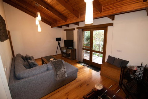 Mystic View Cottage - E Caravan Parks 2