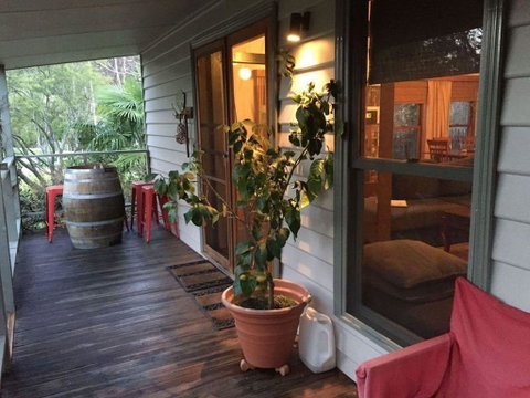 Mystic View Cottage - E Caravan Parks 0