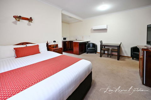 Narrandera Club Motor Inn - E Caravan Parks 3