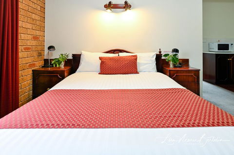 Narrandera Club Motor Inn - E Caravan Parks 2