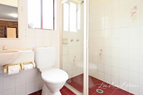 Narrandera Club Motor Inn - E Caravan Parks 1