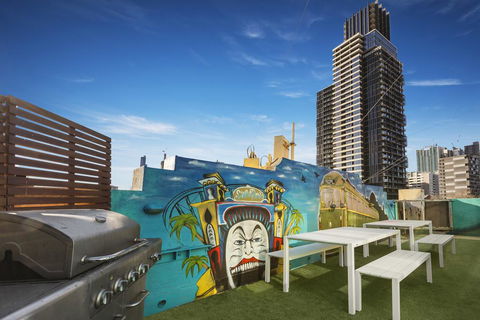 Nate's Place Backpackers Melbourne - E Caravan Parks 1