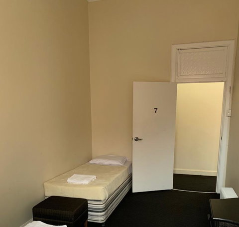 National Hotel Toowoomba - E Caravan Parks 1