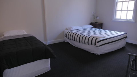 National Hotel Toowoomba - E Caravan Parks 2