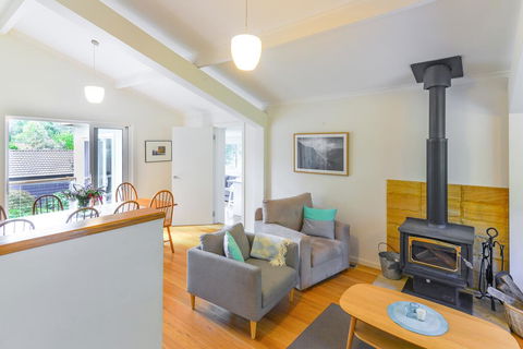 NATURE LOVERS DREAM // FIREPLACE //ACCESS TO HIKES - E Caravan Parks 1