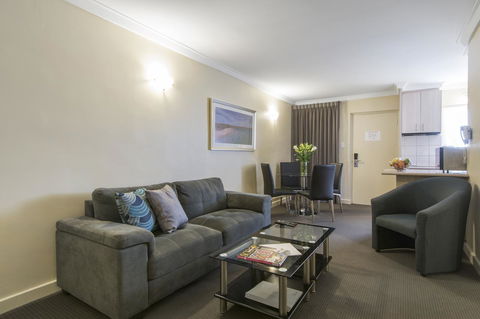 The Peninsula Riverside Serviced Apartments - E Caravan Parks 36