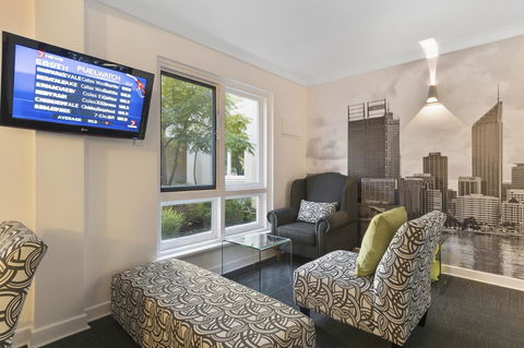The Peninsula Riverside Serviced Apartments - E Caravan Parks 39