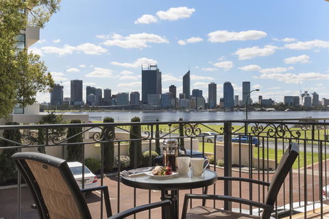 The Peninsula Riverside Serviced Apartments - E Caravan Parks 32