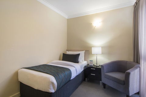 The Peninsula Riverside Serviced Apartments - E Caravan Parks 29