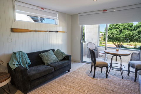 The Urban Beach House - E Caravan Parks 22