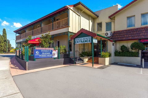 Quality Hotel Bayswater - E Caravan Parks 0