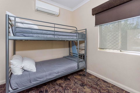 Quality Hotel Bayswater - E Caravan Parks 15