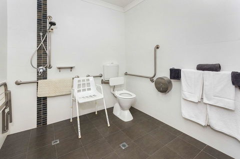 Quality Hotel Bayswater - E Caravan Parks 8