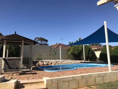 Blue Lake Family Retreat - E Caravan Parks 3