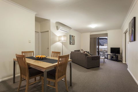 Best Western Northbridge Apartments - E Caravan Parks 18