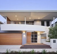 Adele's luxury South Beach apartment with King bed - E Caravan Parks