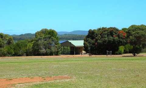 Riverside Retreat Chalets, Walpole - E Caravan Parks 13