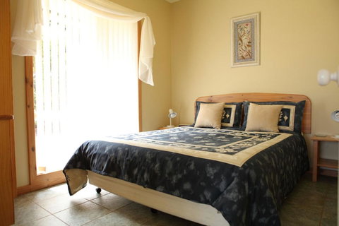 Riverside Retreat Chalets, Walpole - E Caravan Parks 7