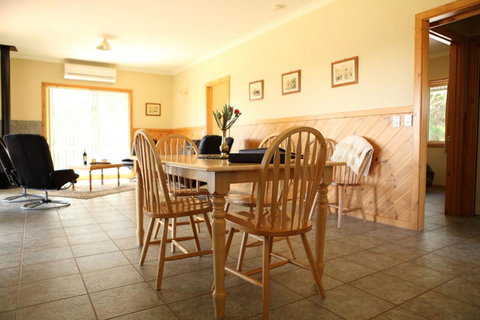 Riverside Retreat Chalets, Walpole - E Caravan Parks 10