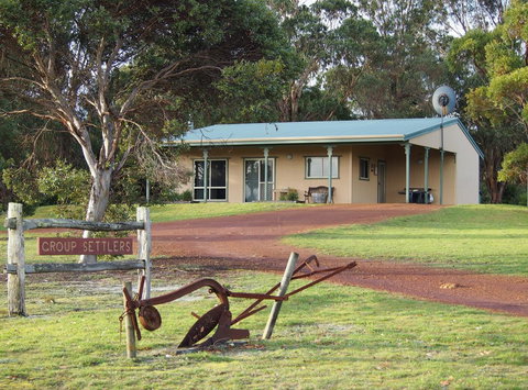 Riverside Retreat Chalets, Walpole - E Caravan Parks 8