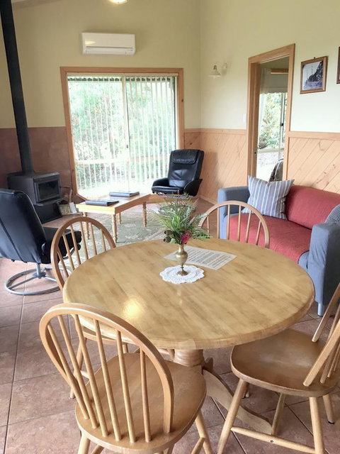 Riverside Retreat Chalets, Walpole - E Caravan Parks 2