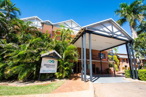 Moonlight Bay Suites - E Caravan Parks 1