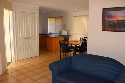 Bayside Villas - E Caravan Parks 21