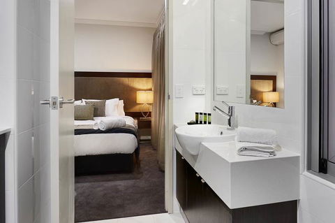 Attika Hotel - E Caravan Parks 4