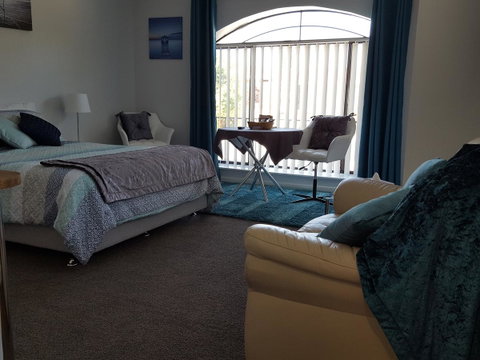 Palm Beach Bed & Breakfast - E Caravan Parks 9