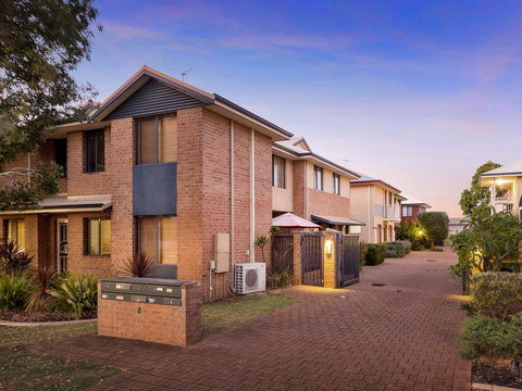 Cooper Street - E Caravan Parks 39