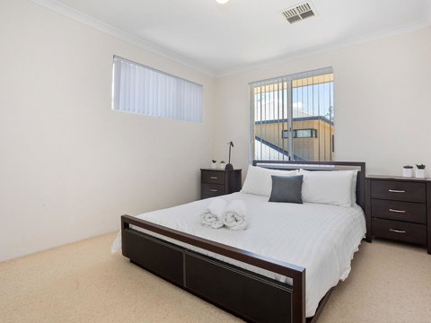 Cooper Street - E Caravan Parks 18