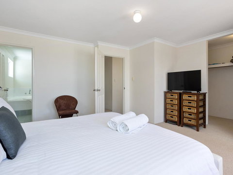 Cooper Street - E Caravan Parks 7