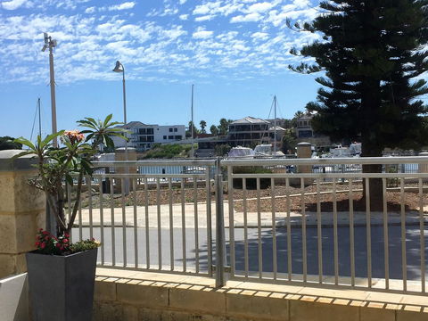 Studio Style Mindarie Marina - E Caravan Parks 1
