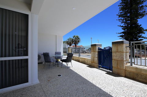 Studio Style Mindarie Marina - E Caravan Parks 12