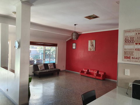 The Entertainer - E Caravan Parks 11