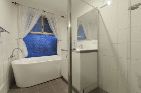 The Entertainer - E Caravan Parks 26