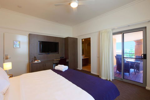 Cottesloe Beach Hotel - E Caravan Parks 8