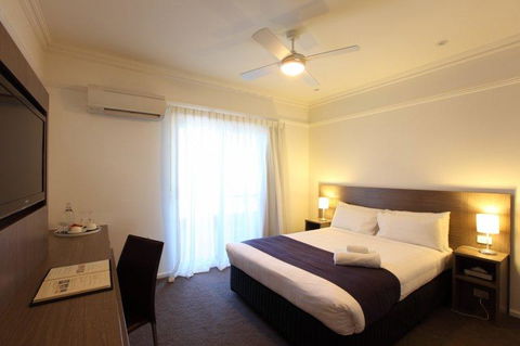 Cottesloe Beach Hotel - E Caravan Parks 9