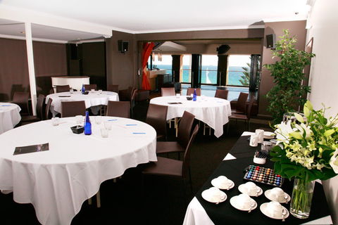 Cottesloe Beach Hotel - E Caravan Parks 18