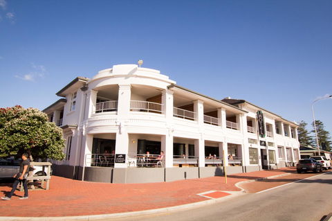 Cottesloe Beach Hotel - E Caravan Parks 0