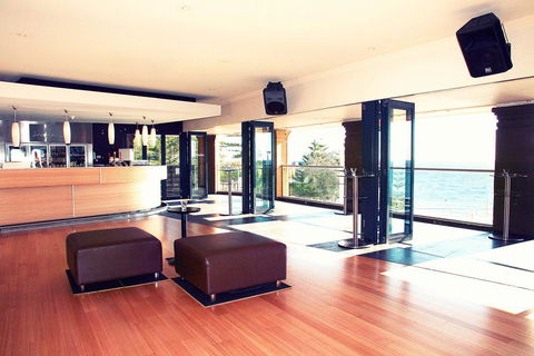 Cottesloe Beach Hotel - E Caravan Parks 12