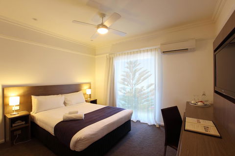Cottesloe Beach Hotel - E Caravan Parks 24