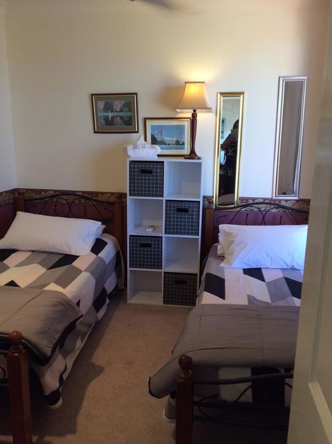 Crossland House - E Caravan Parks 11