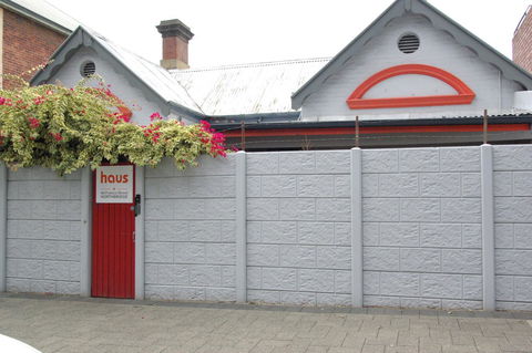 Haus Accommodation - E Caravan Parks 0