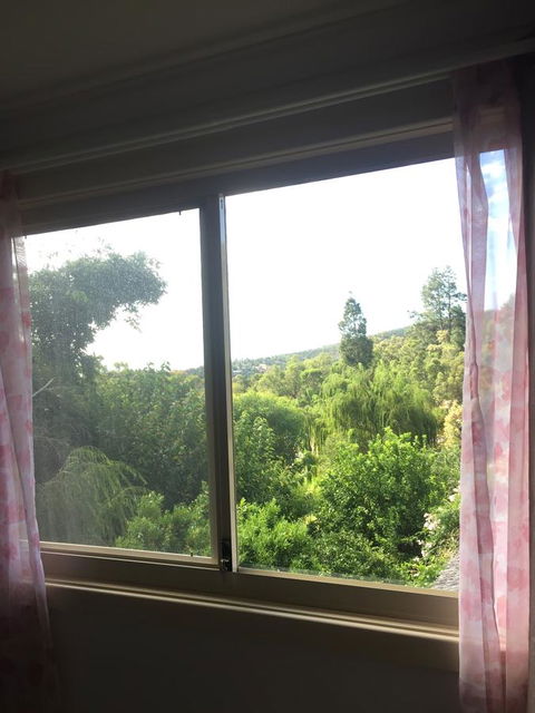 Bright & Beautiful Home On The Hills! - E Caravan Parks 19