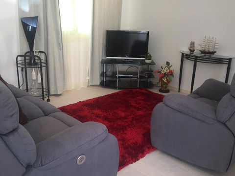 Bright & Beautiful Home On The Hills! - E Caravan Parks 5