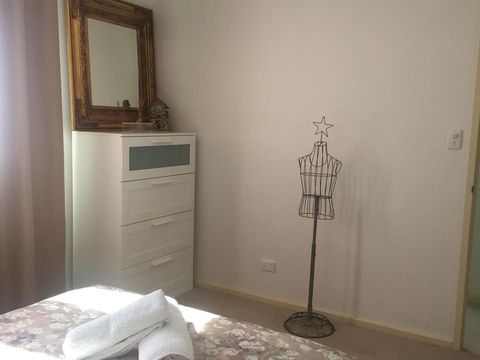 Bright & Beautiful Home On The Hills! - E Caravan Parks 18