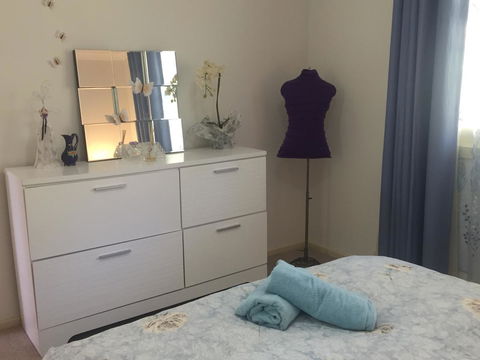 Bright & Beautiful Home On The Hills! - E Caravan Parks 21