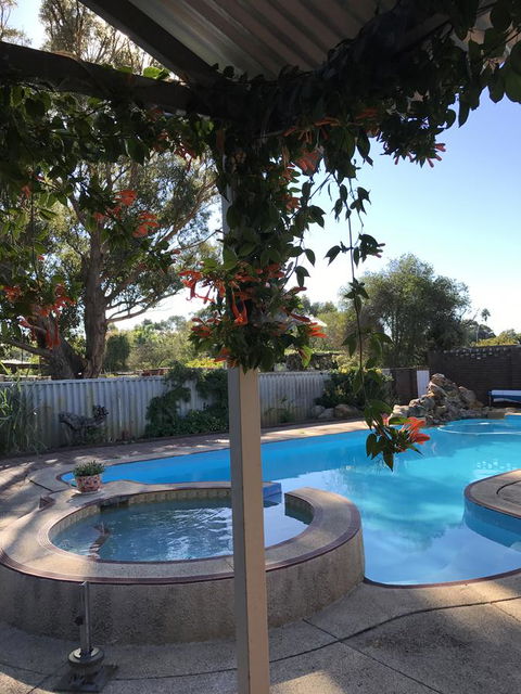Swan Valley Rest Cottage - E Caravan Parks 22