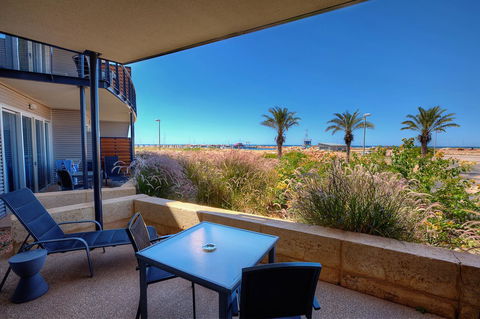 Mantarays Ningaloo Beach Resort - E Caravan Parks 12